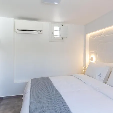 Callisti With Pool View And Calypso Upper Floor With Sea View Apartment *