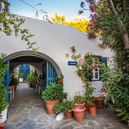 Callisti With Pool View And Calypso Upper Floor With Sea View Mykonos Town